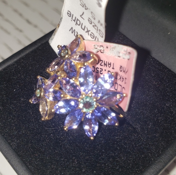 Gorgeous Tanzanite Ring - Picture 3 of 9